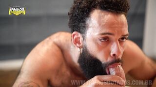 O cliente do coroinha (Alejandro, Kassim Abra)