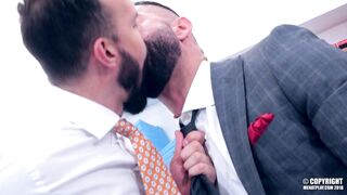 Large (Andy Onassis, Victor D'Angelo)